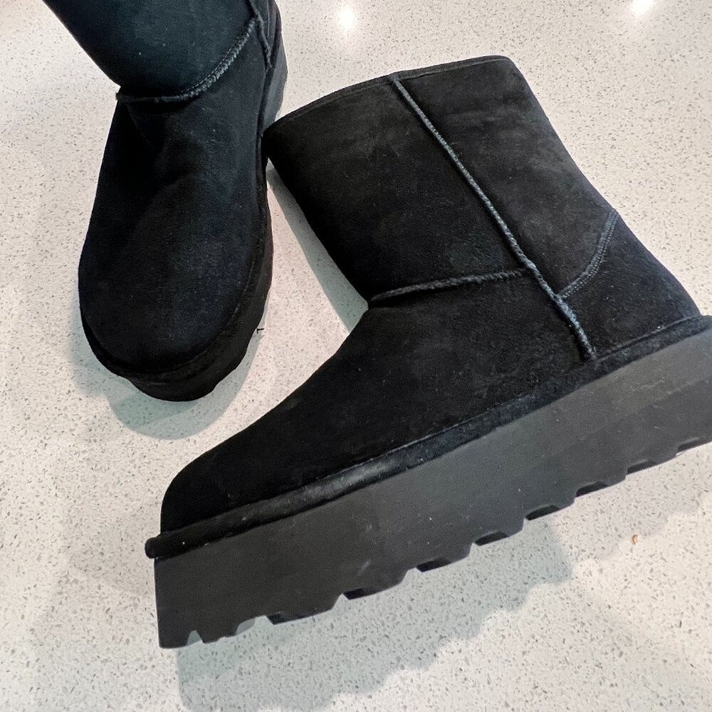 SOLD-OUT Bearpaw Retro Elle Flatform Boots – Size 13W – MUST-HAVE Winter Trend
